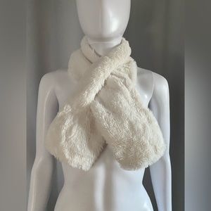 NWOT White Faux Fur Scarf